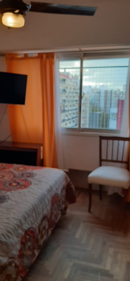 Depto 2 amb con balcon a la calle. Alberti y Corrientes 
