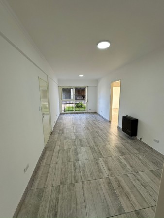  Oportunidad!!. Venta de muy lindo Dpto 3 ambientes reciclado en Planta Baja c/ espacio de Cochera