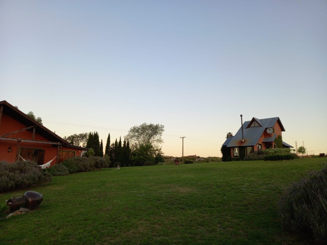 HERMOSISIMA FRACCION EN TANDIL,PARAJE LA ELENA, CON DOS CABANAS Y PISCINA