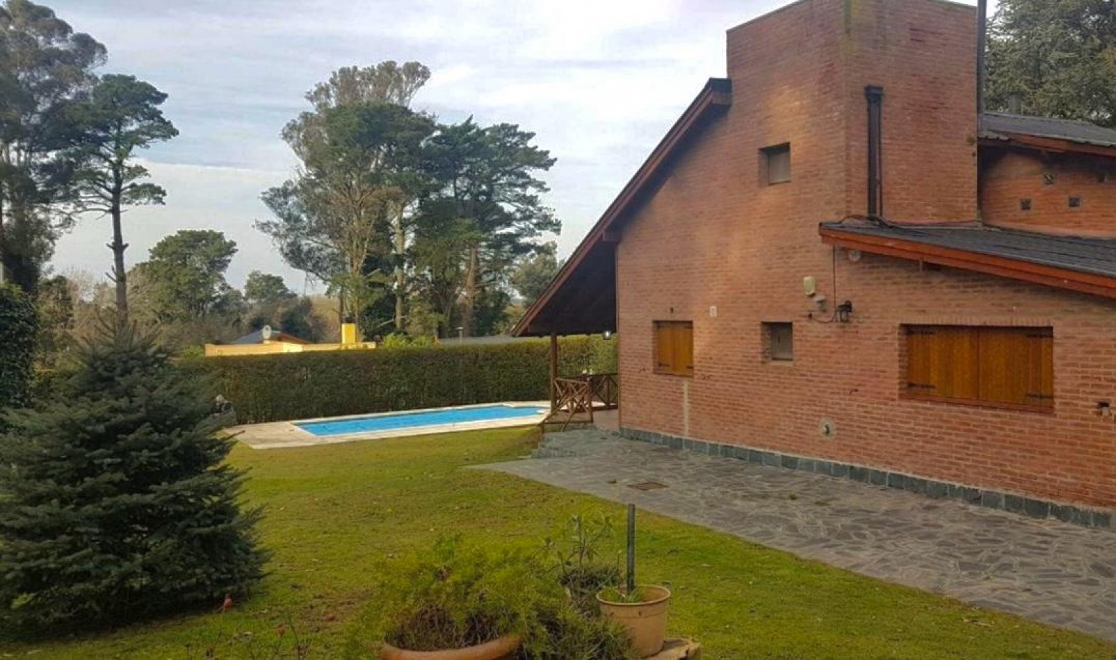 CHALET 4 AMBIENTES CON PISCINA Y APTO CREDITO