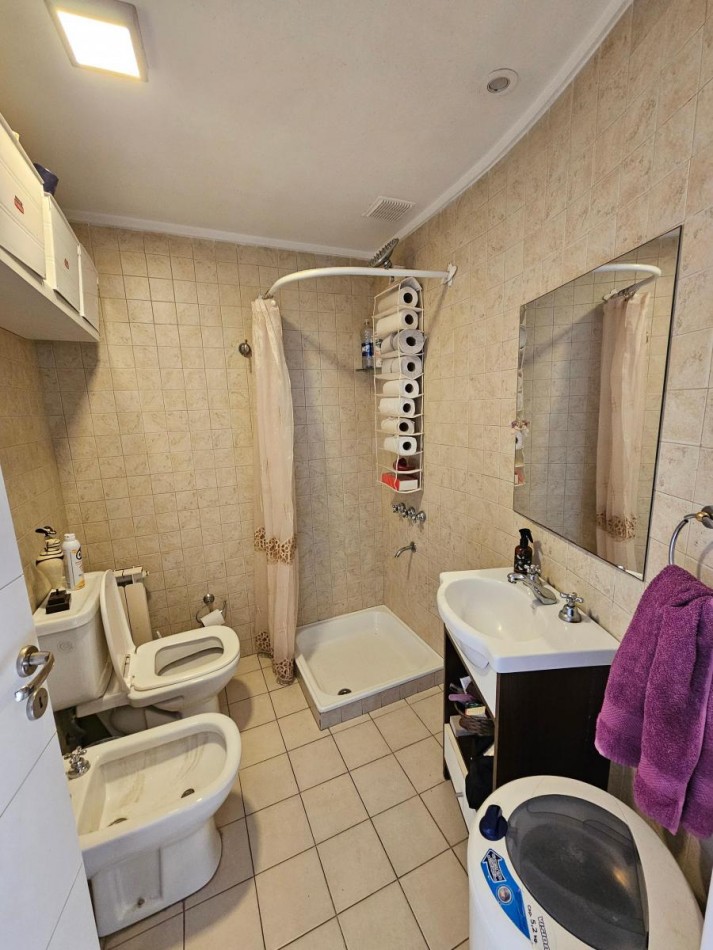Semipiso 3 amb con doble balcon al frente y patio con parrilla en Plaza Mitre