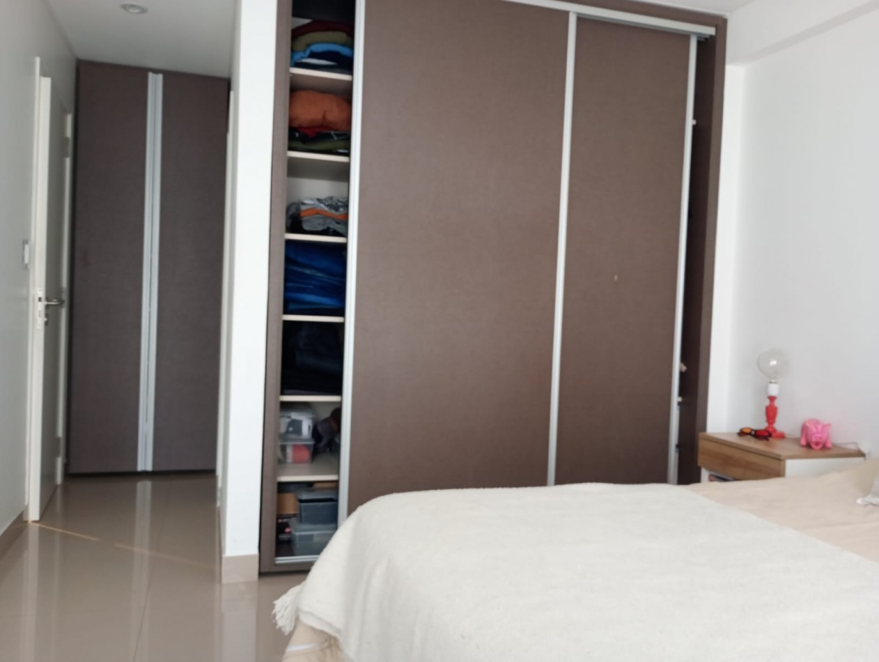 Excelente Piso de tres ambientes c/cochera y baulera en  calle Catamarca al 1400, Barrio  La Perla. Apto Credito
