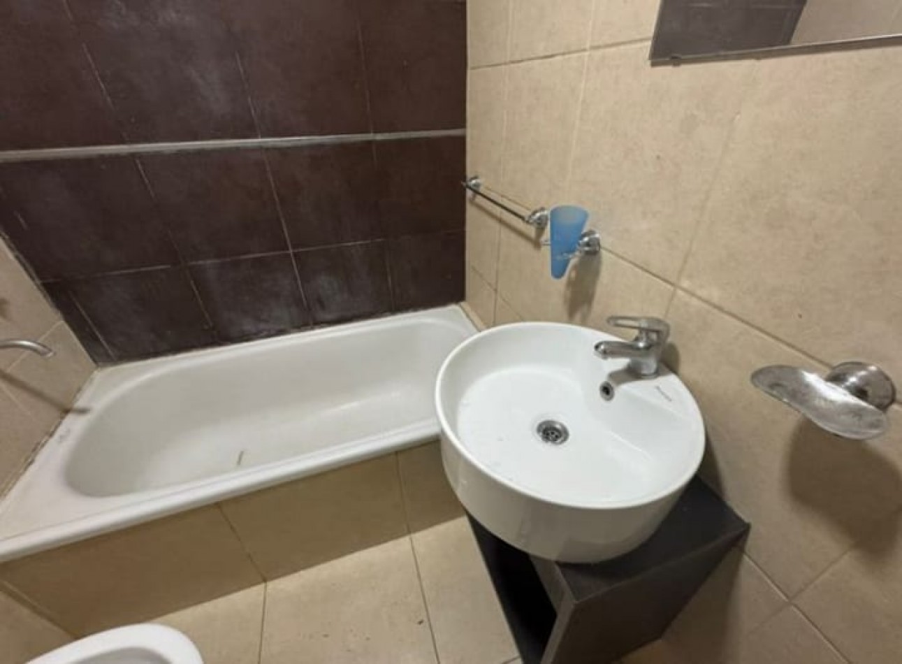 Excelente OPORTUNIDAD!!. Venta dpto de dos ambientes en PB c/ cochera. 