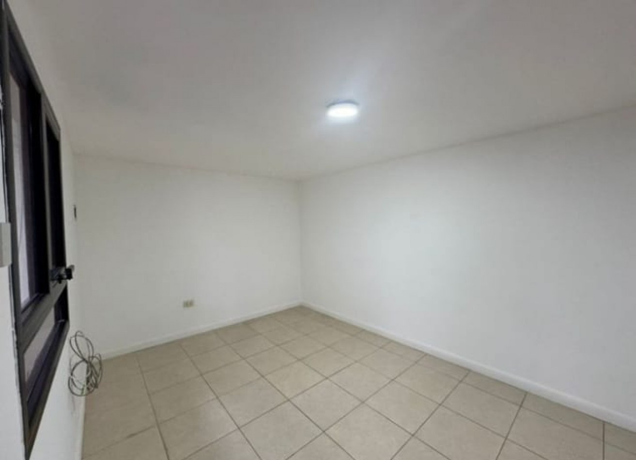 Excelente OPORTUNIDAD!!. Venta dpto de dos ambientes en PB c/ cochera. 