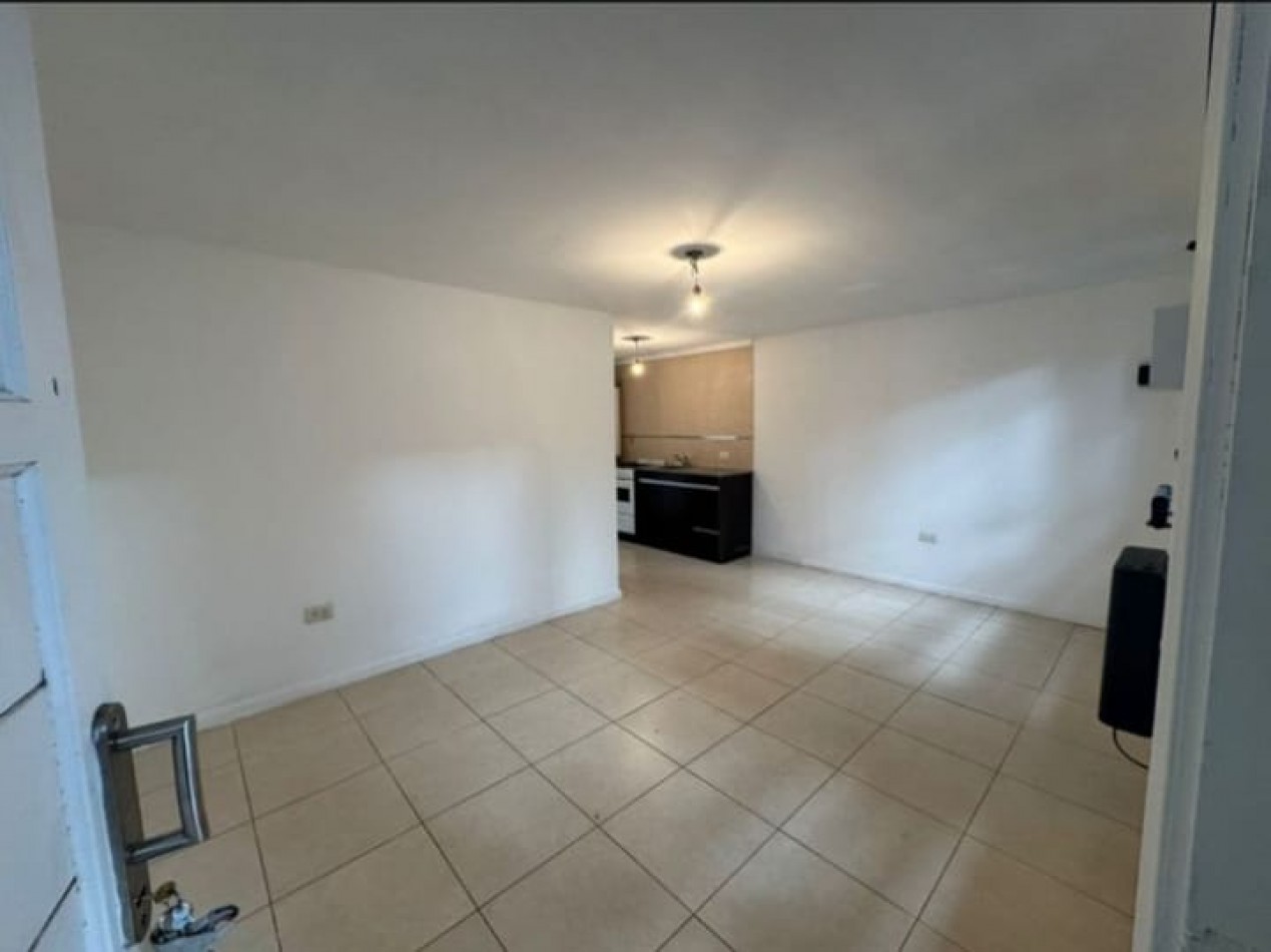 Excelente OPORTUNIDAD!!. Venta dpto de dos ambientes en PB c/ cochera. 