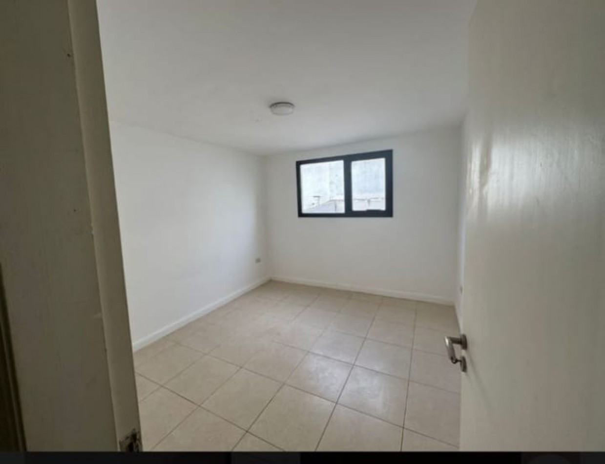 Excelente OPORTUNIDAD!!. Venta dpto de dos ambientes en PB c/ cochera. 