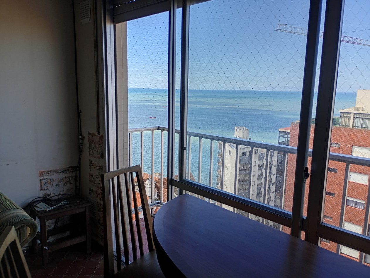 Oportunidad!! Venta dpto dos ambientes c/cochera, en Varese. Plena vista al mar. 