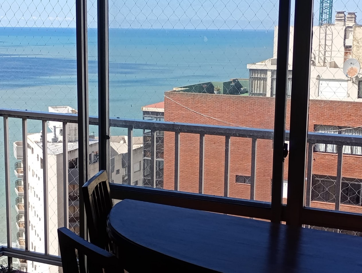 Oportunidad!! Venta dpto dos ambientes c/cochera, en Varese. Plena vista al mar. 