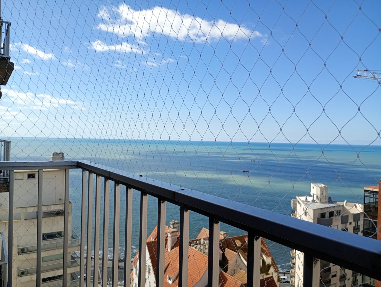 Oportunidad!! Venta dpto dos ambientes c/cochera, en Varese. Plena vista al mar. 