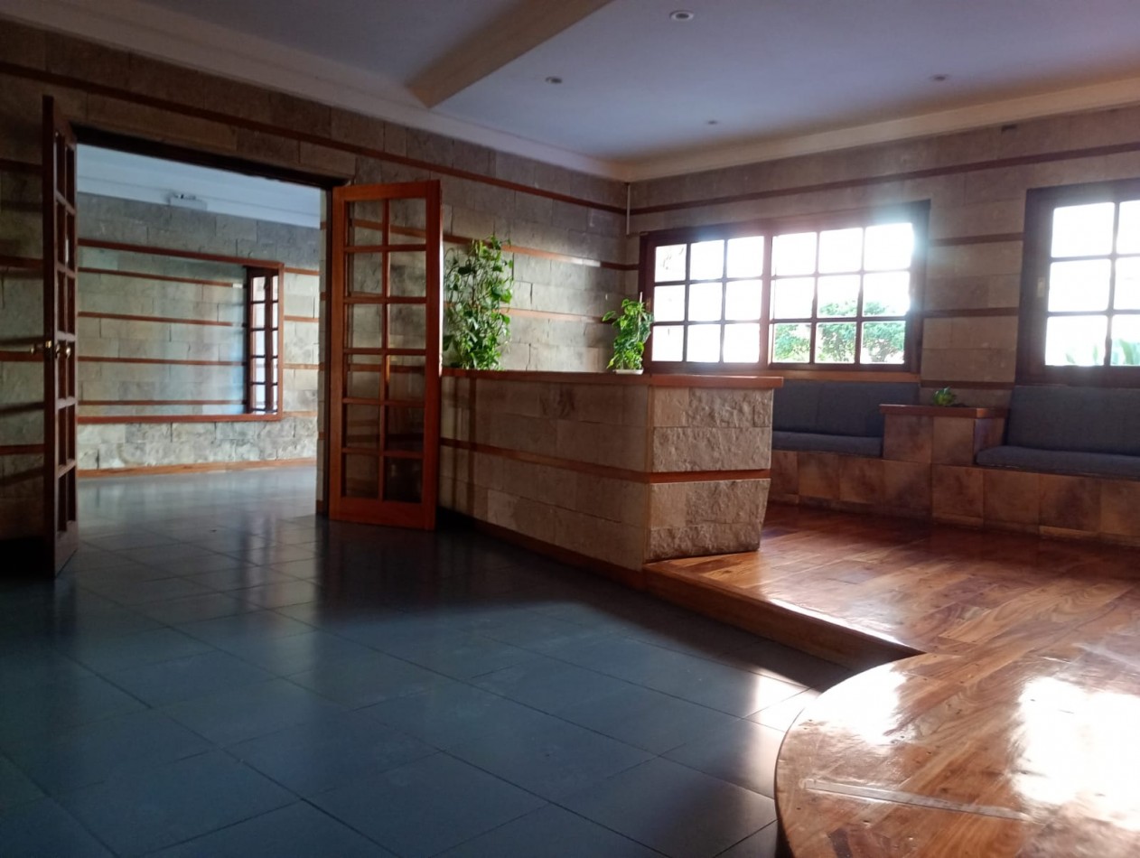 Oportunidad!! Venta dpto dos ambientes c/cochera, en Varese. Plena vista al mar. 