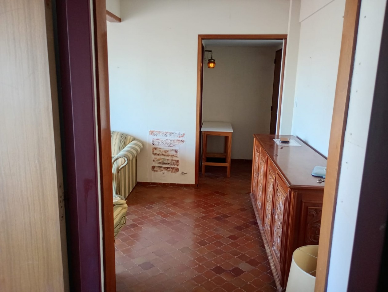 Oportunidad!! Venta dpto dos ambientes c/cochera, en Varese. Plena vista al mar. 