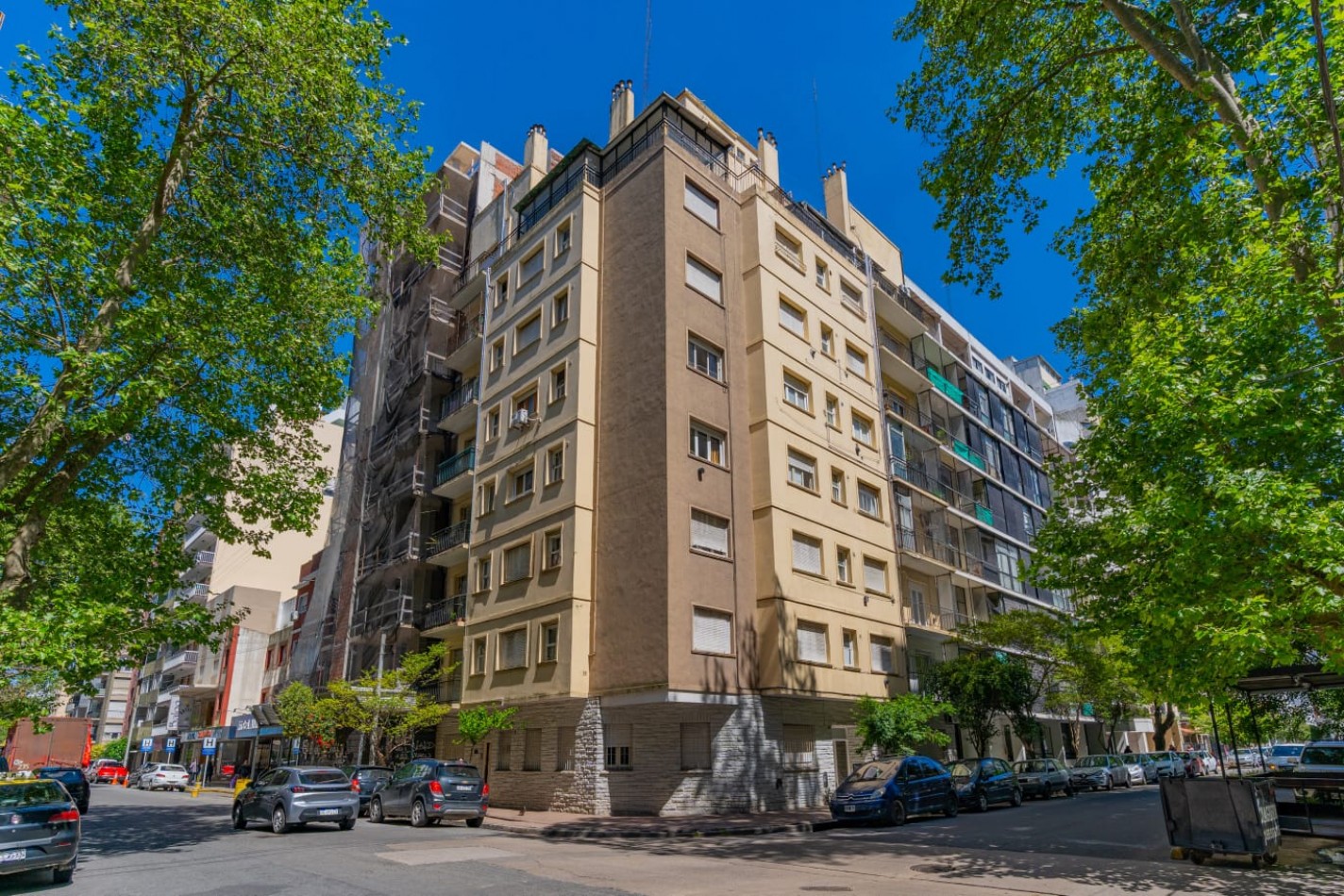 Venta dpto tres ambientes a frente c/ balcon saliente. Falucho al 1700