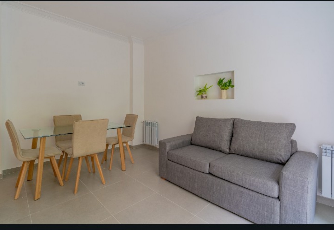 Venta dpto tres ambientes a frente c/ balcon saliente. Falucho al 1700