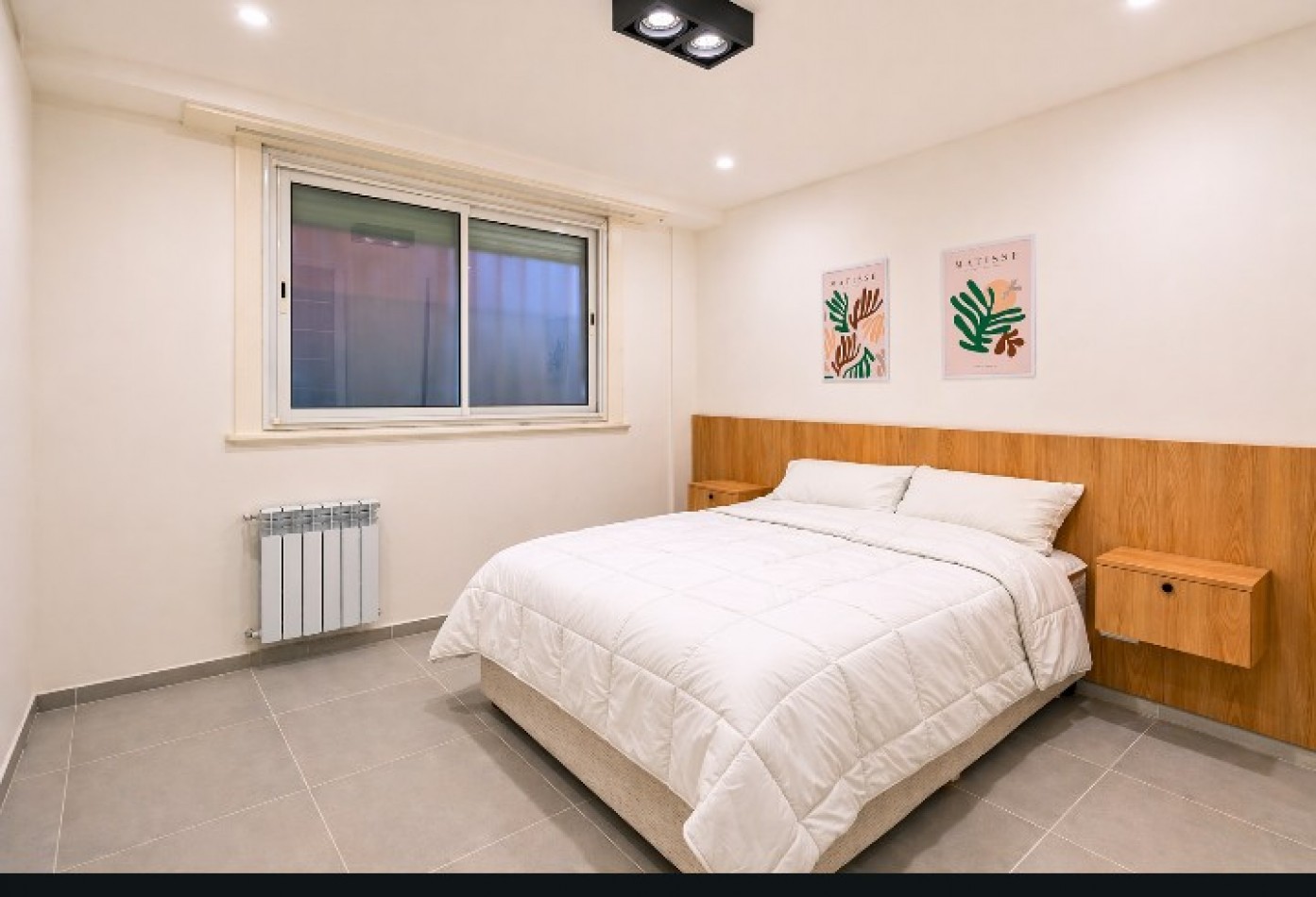 Venta dpto tres ambientes a frente c/ balcon saliente. Falucho al 1700