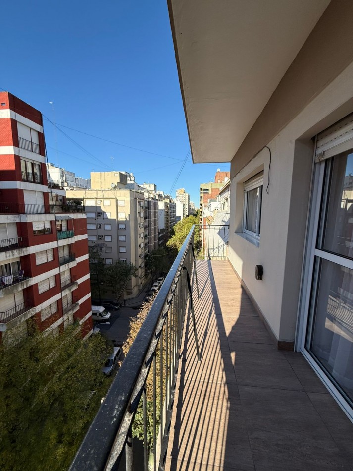  Venta Departamente tres ambientes al frente. Brown al 2300. Amoblado