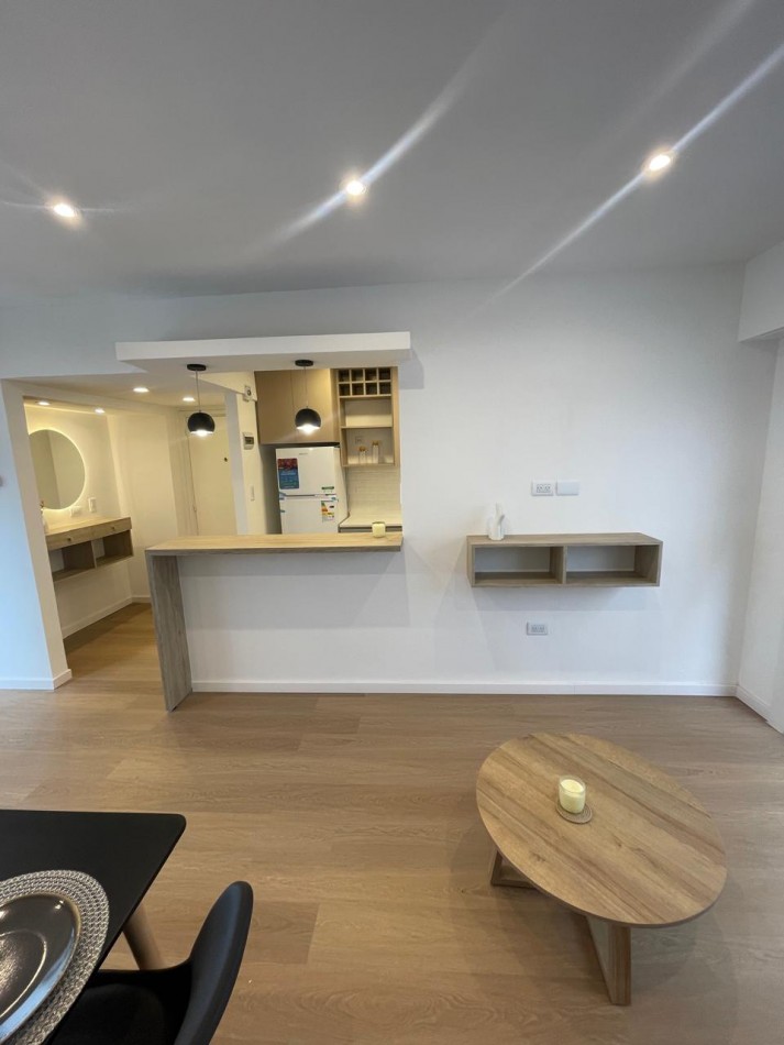 Venta dpto dos ambientes Reciclado y Amoblado c/ patio. Rivadavia 2700 