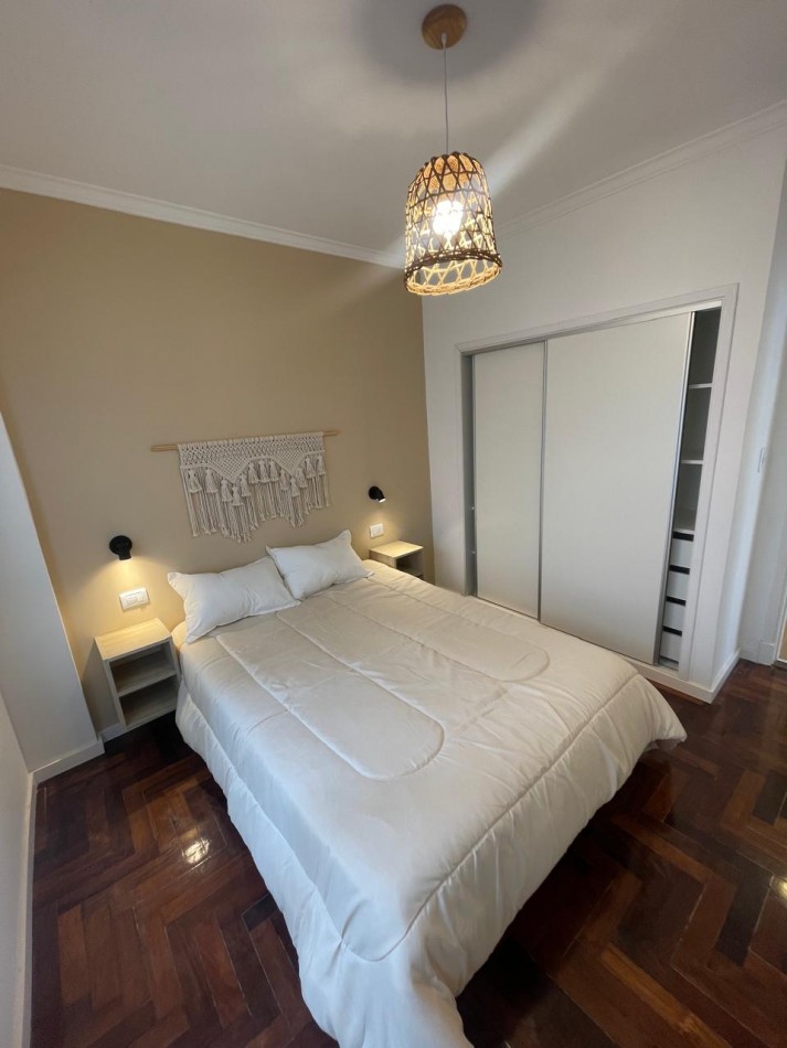 Venta dpto dos ambientes Reciclado y Amoblado c/ patio. Rivadavia 2700 