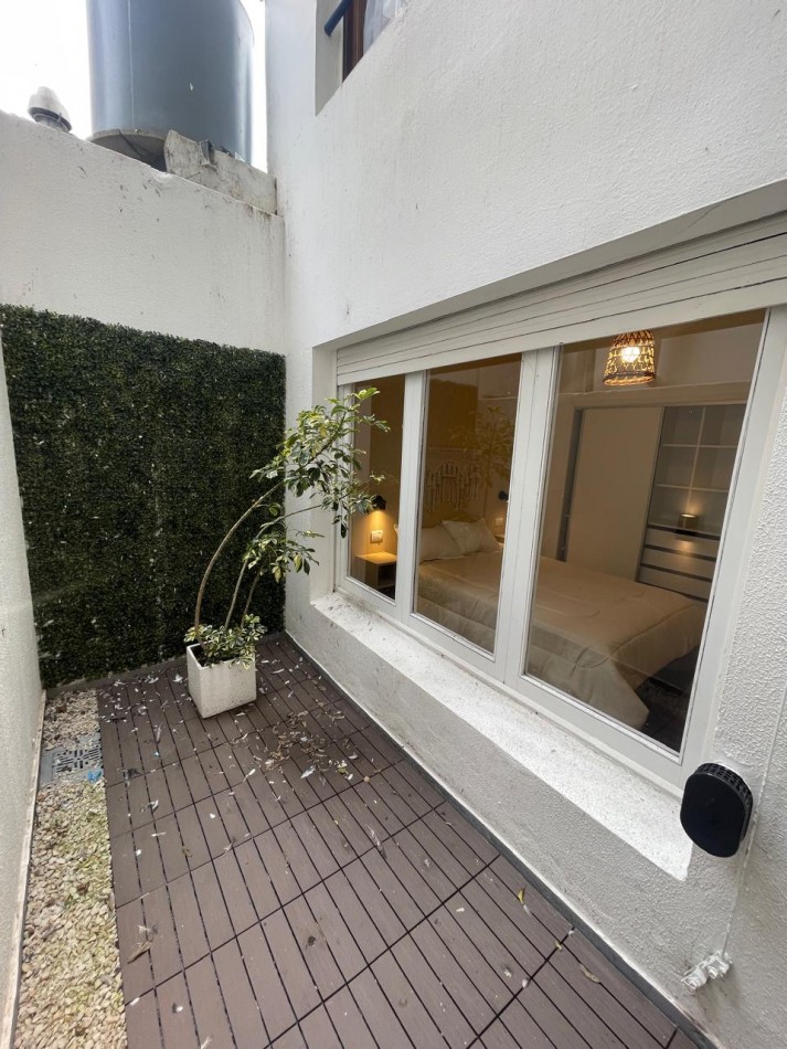 Venta dpto dos ambientes Reciclado y Amoblado c/ patio. Rivadavia 2700 