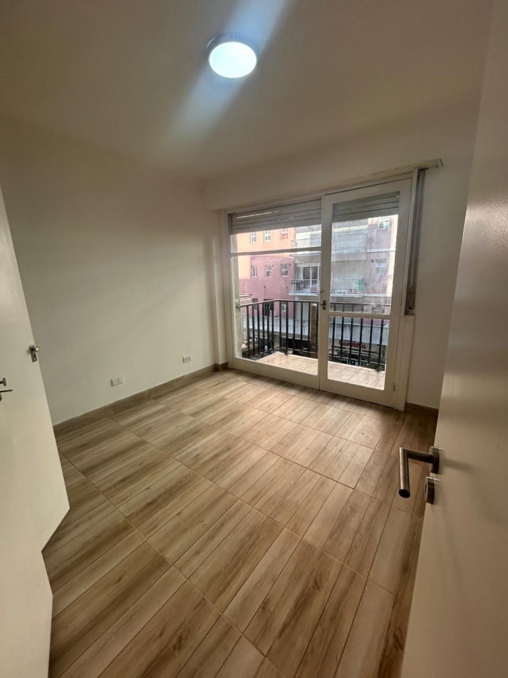Venta departamento dos ambientes invertido. Zona Aldrey