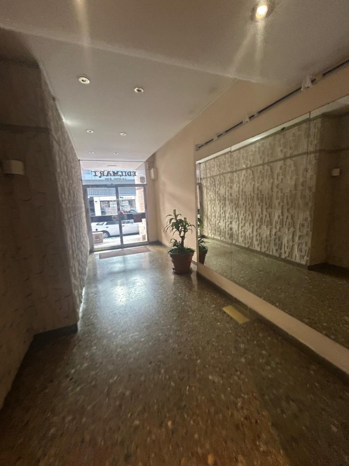 Venta departamento dos ambientes invertido. Zona Aldrey