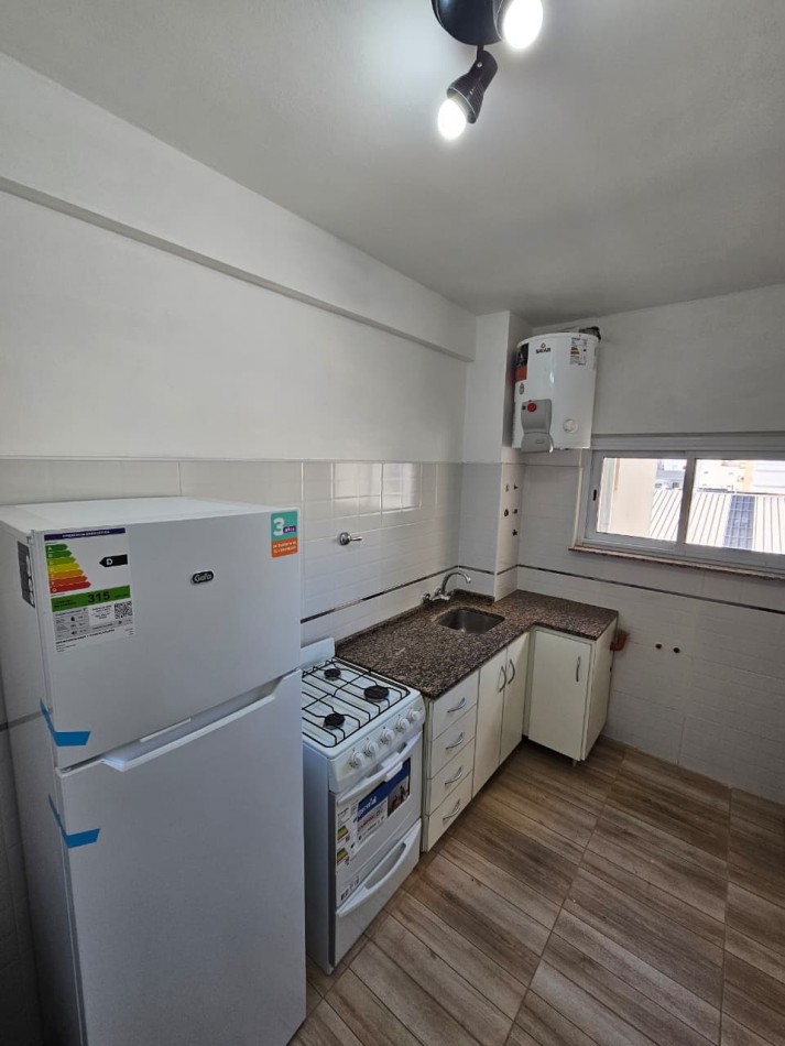 Venta de departamento tres ambientes en Chauvin. 