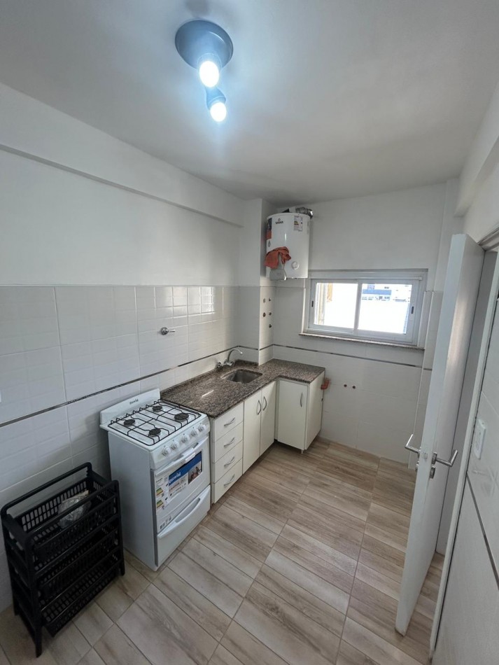Venta de departamento tres ambientes en Chauvin. 