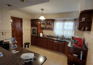 Se vende EXCELENTE PH tipo Chalet de 4 AMBIENTES 