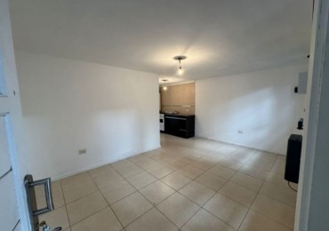 Excelente OPORTUNIDAD!!. Venta dpto de dos ambientes en PB c/ cochera. 