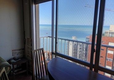 Oportunidad!! Venta dpto dos ambientes c/cochera, en Varese. Plena vista al mar. 