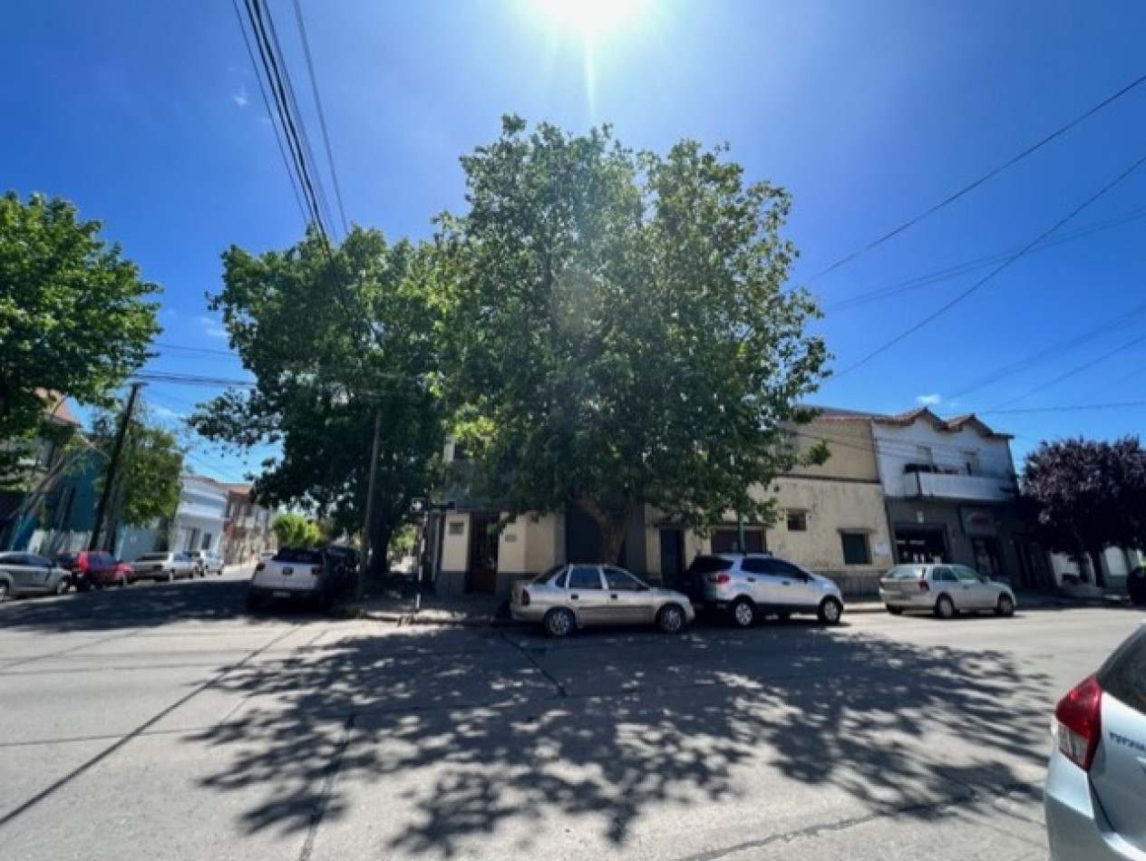 NUEVO VALOR, OPORTUNIDAD !!!! conjunto de PH y local , para demolicion O reciclado, apto nuevo  proyecto multifiar o comercial, venta separada de local y ph, consulte todas las opciones 